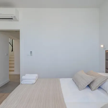 Modea With Heated Pool Villa Plano