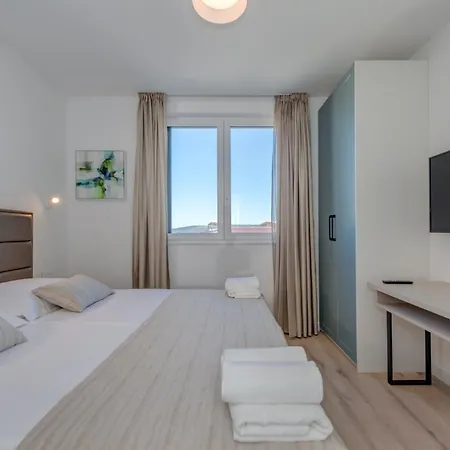 Modea With Heated Pool *