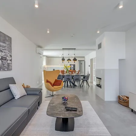 Villa Modea With Heated Pool