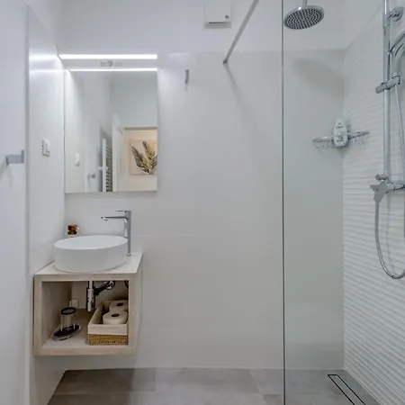 Modea With Heated Pool *