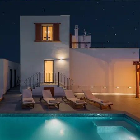 Modea With Heated Pool