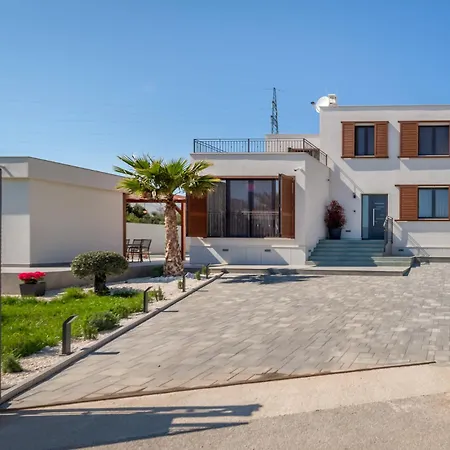 Modea With Heated Pool Villa Plano