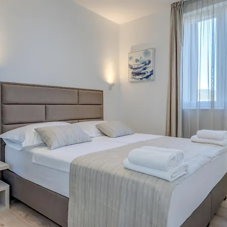 Modea With Heated Pool Villa