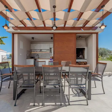 Modea With Heated Pool Villa