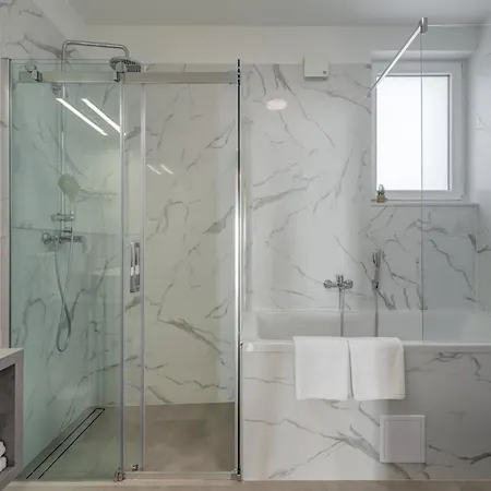 Modea With Heated Pool Villa *