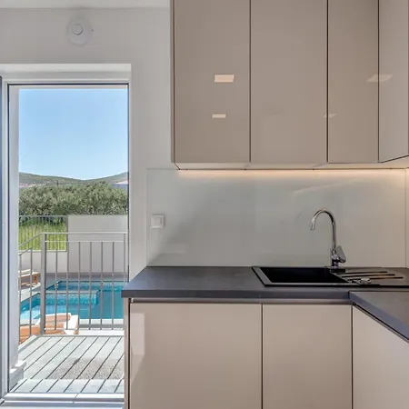 Modea With Heated Pool *