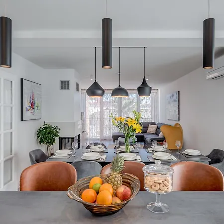 Modea With Heated Pool