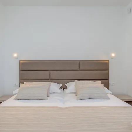 Villa Modea With Heated Pool