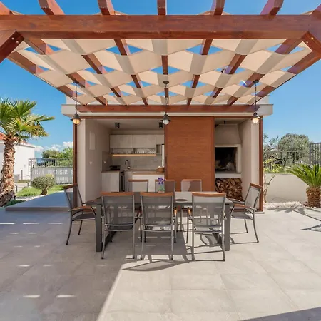 Modea With Heated Pool *