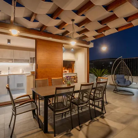 Modea With Heated Pool