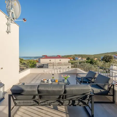 Modea With Heated Pool Villa *