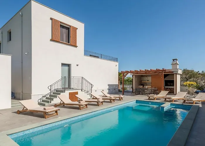 Modea With Heated Pool Villa