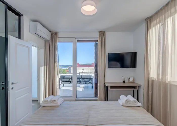 Modea With Heated Pool Villa *