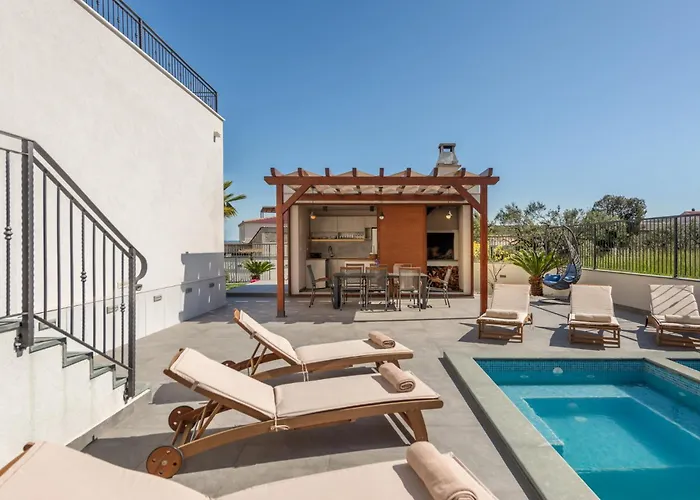 Modea With Heated Pool Villa Plano