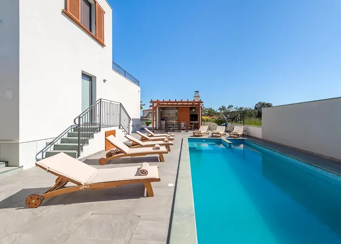 Villa Modea With Heated Pool