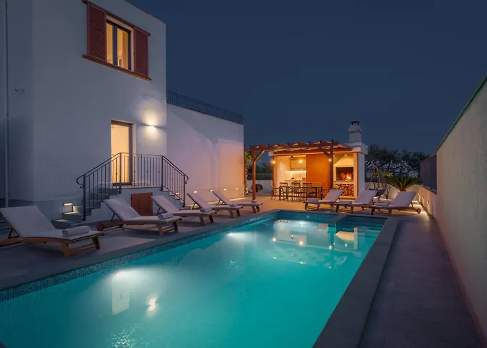 Villa Modea With Heated Pool