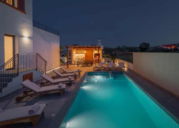 Modea With Heated Pool Villa Plano