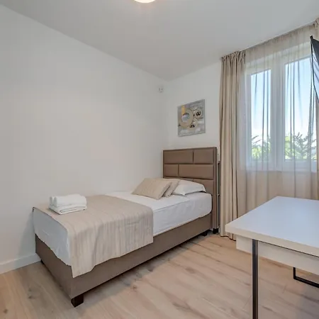 Modea With Heated Pool Villa