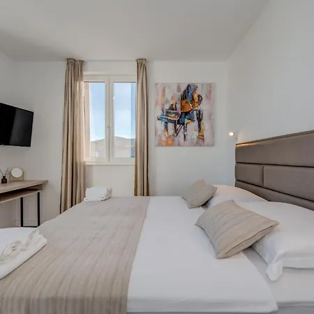 Villa Modea With Heated Pool