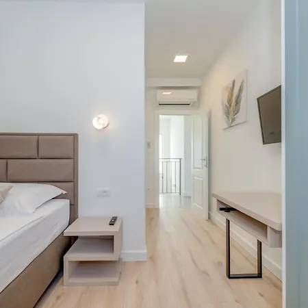 Modea With Heated Pool Villa