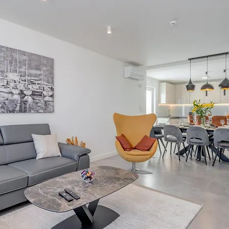 Modea With Heated Pool Villa *