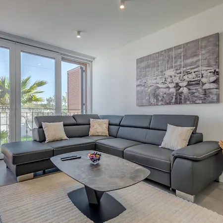 Modea With Heated Pool Villa *