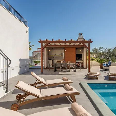 Modea With Heated Pool Villa Plano