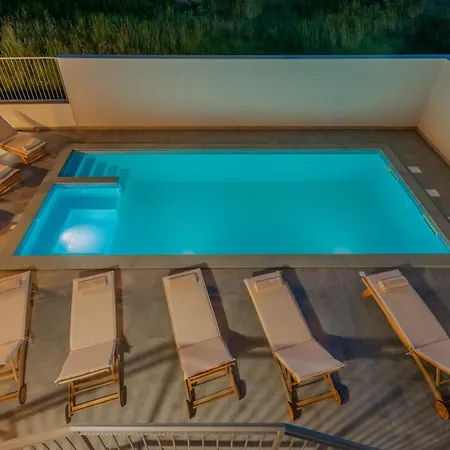 Modea With Heated Pool *