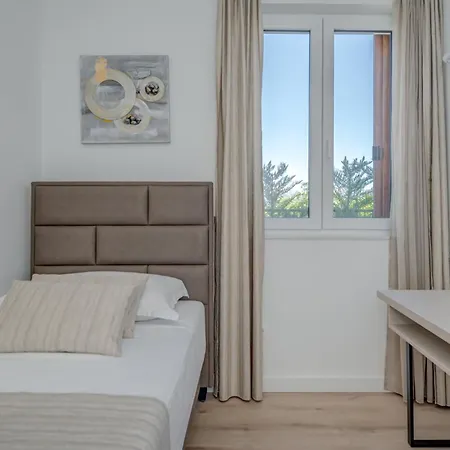 Modea With Heated Pool Villa *