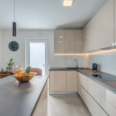 Modea With Heated Pool Villa Plano