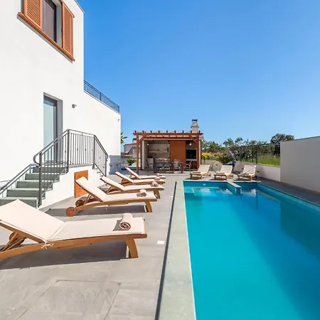 Villa Modea With Heated Pool