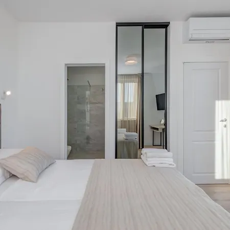 Modea With Heated Pool Villa