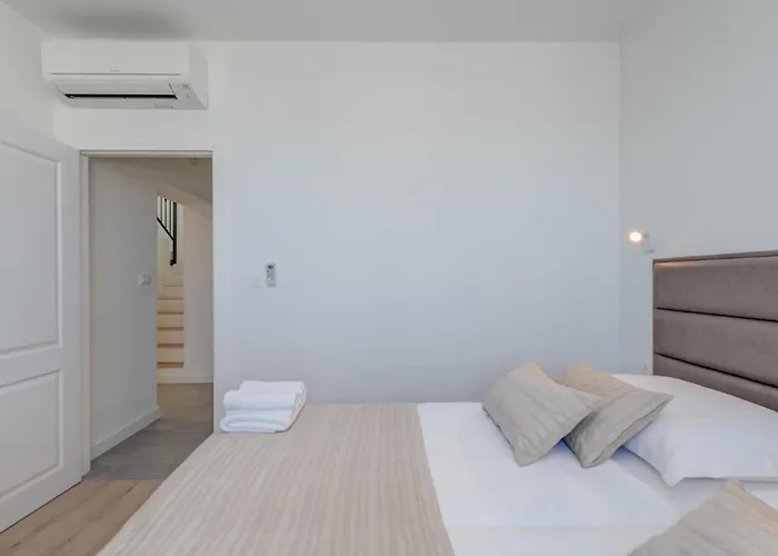 Modea With Heated Pool 빌라 Plano