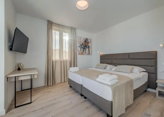 Modea With Heated Pool *