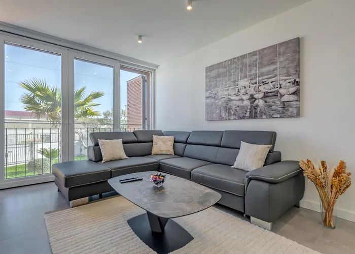 Modea With Heated Pool 빌라 *