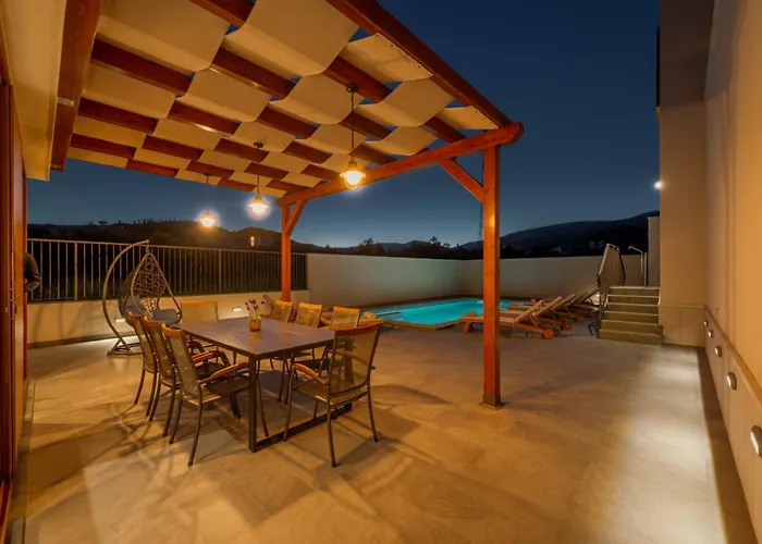 Modea With Heated Pool 빌라 *