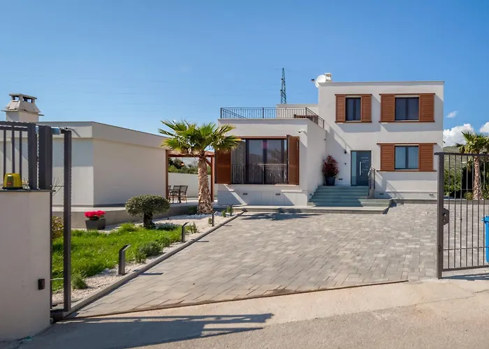 Modea With Heated Pool 빌라 Plano