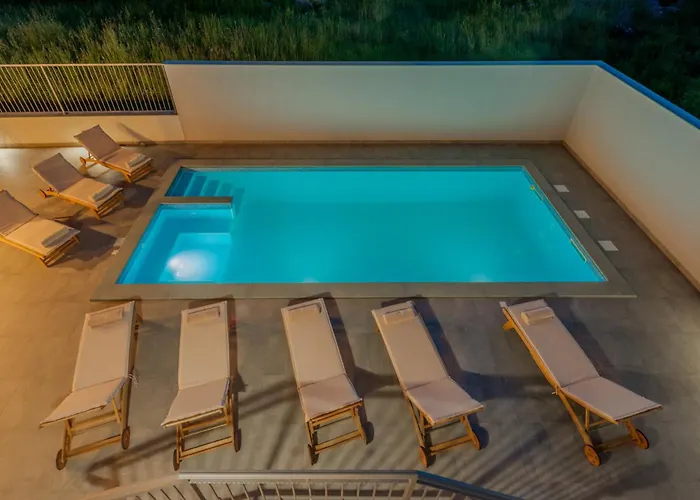 Modea With Heated Pool *