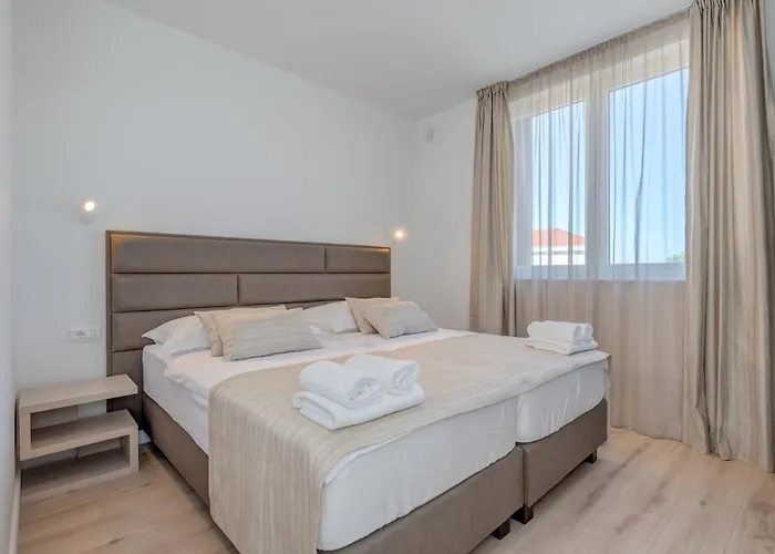 Modea With Heated Pool Plano