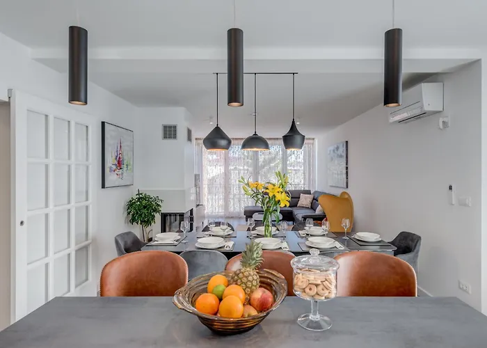 Modea With Heated Pool