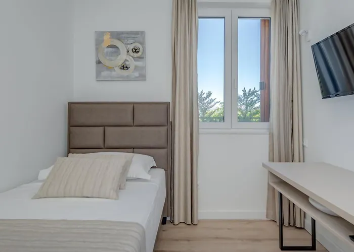 Modea With Heated Pool 빌라 *