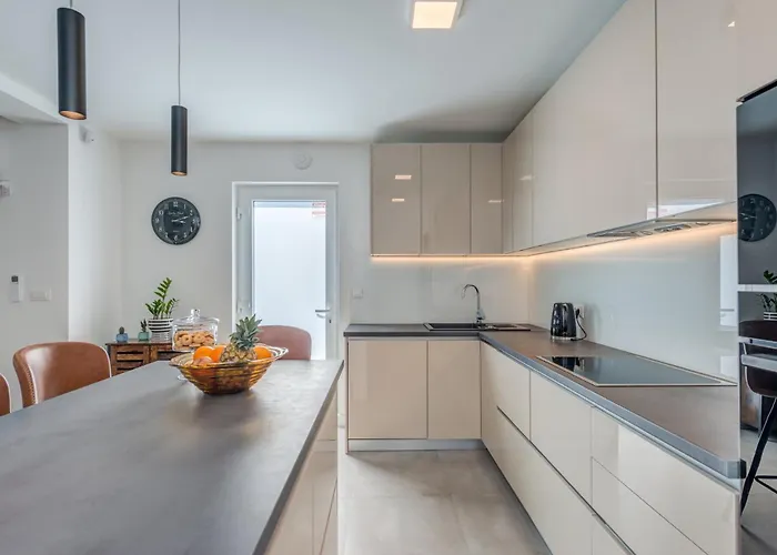 Modea With Heated Pool 빌라 Plano