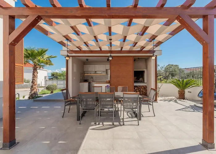 Modea With Heated Pool *