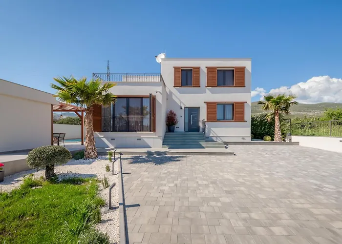 Modea With Heated Pool *